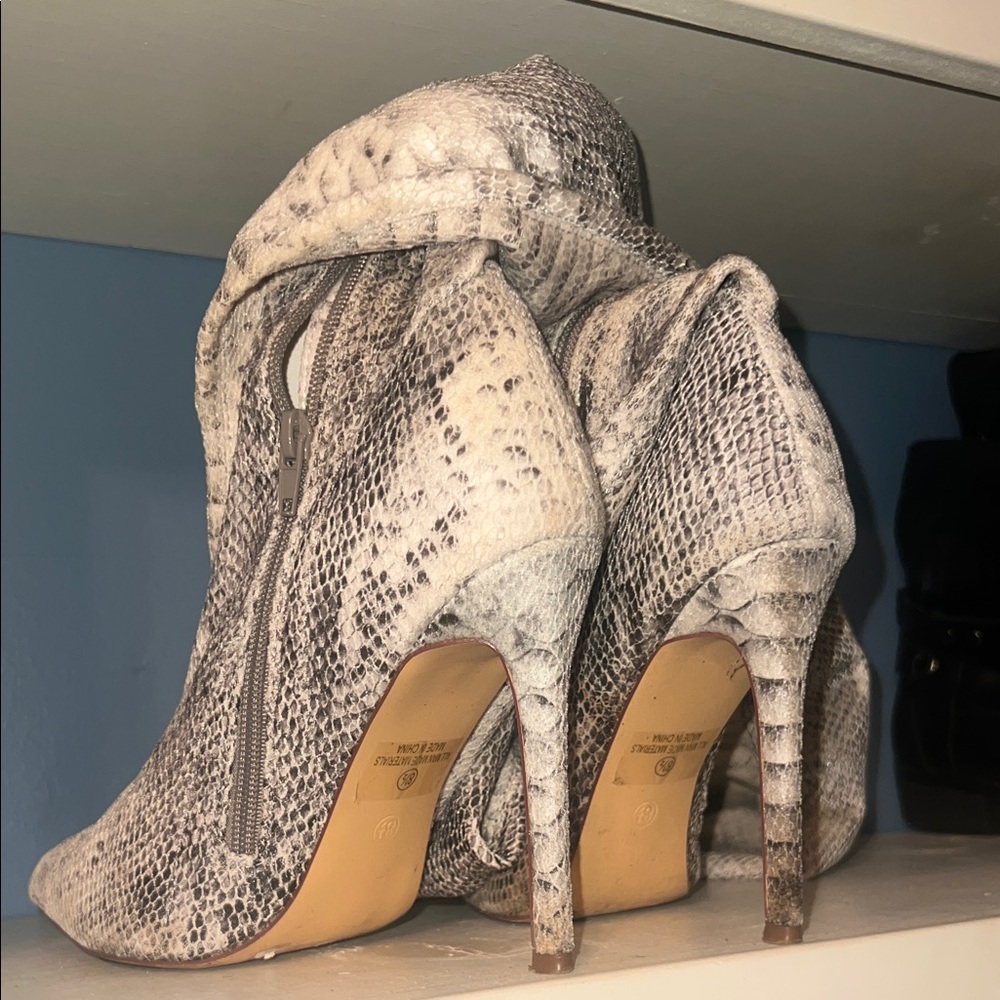 Snake-Print High Heel Ankle Boots - Gray